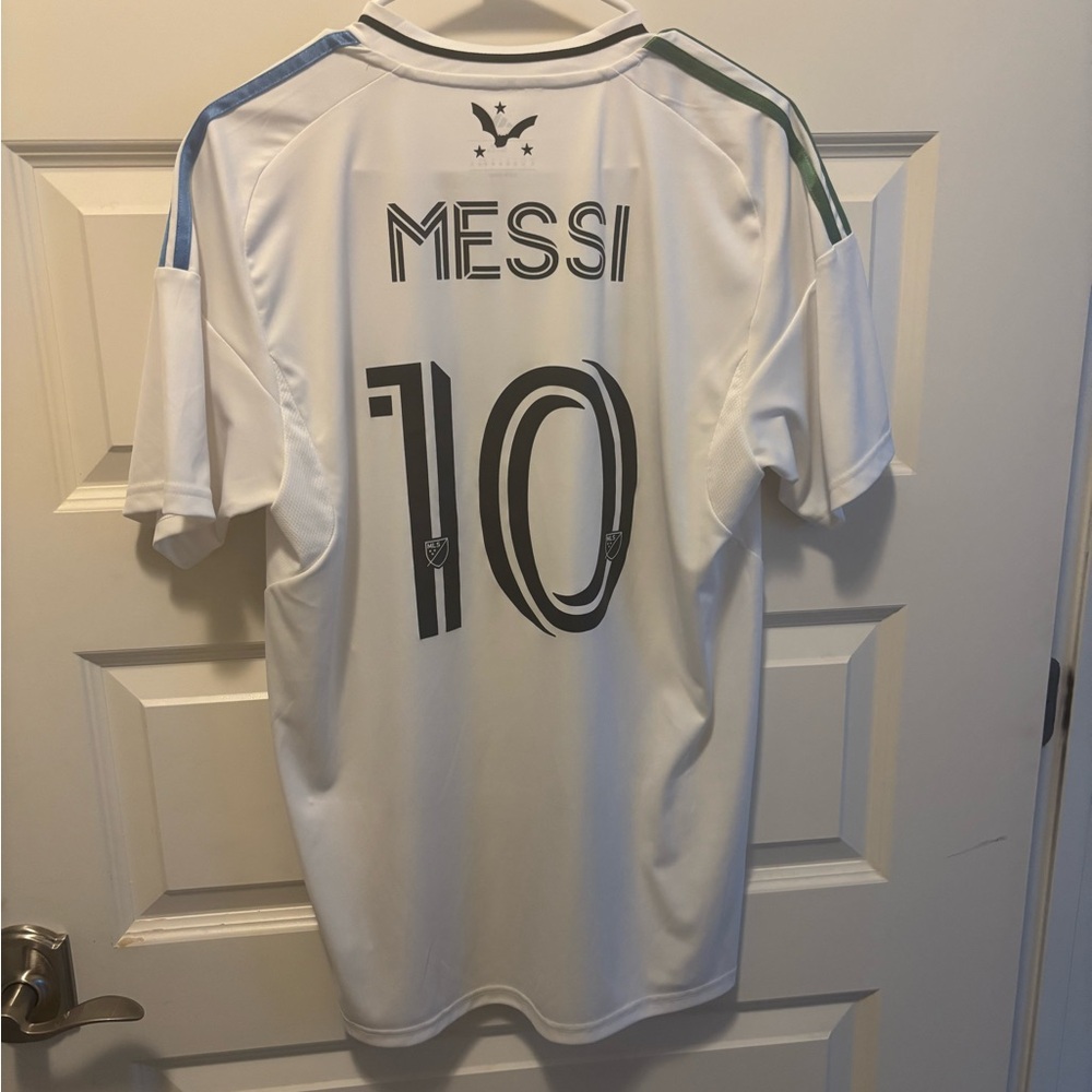 Messi Adidas White Jersey. Size Unisex Adult Medium.